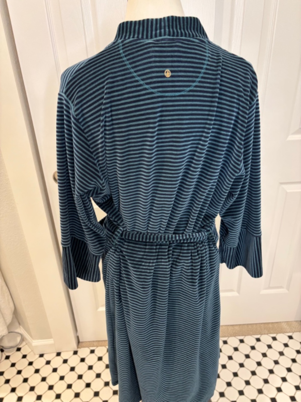 PIP VELOUR WRAP ROBE SIZE SMALL - Picture 2 of 5